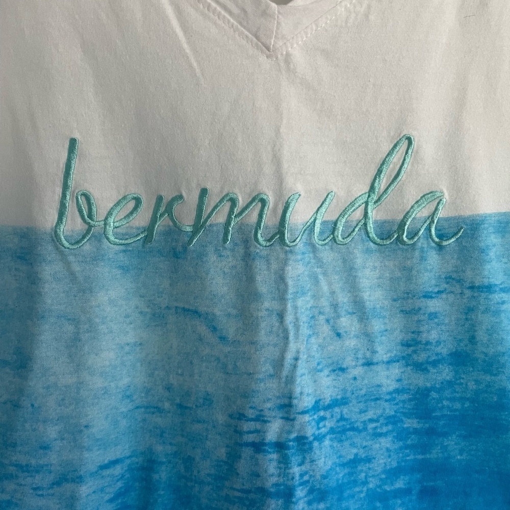 Bermuda Beautiful Blue Graphic Tee in size medium - Picture 3 of 8